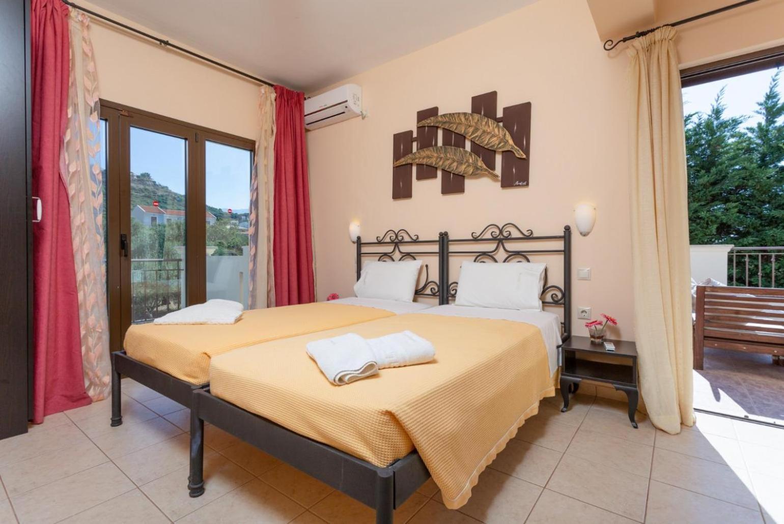 Villa Eufrosini Свороната Екстериор снимка